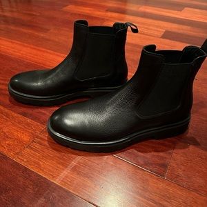 MAJOR PRICE DROP BNWOT Magnanni Boots size 7